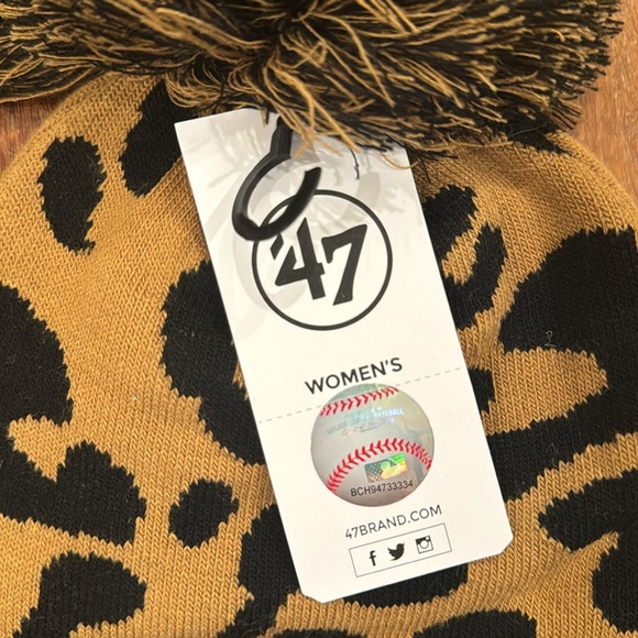 NYT Chicago White Sox Rosette 47 Cuff Knit Hat - Picture 2 of 3